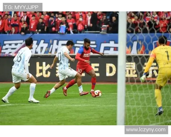 重庆斯威与广州恒大激战正酣现场直播全程回顾与精彩瞬间分析