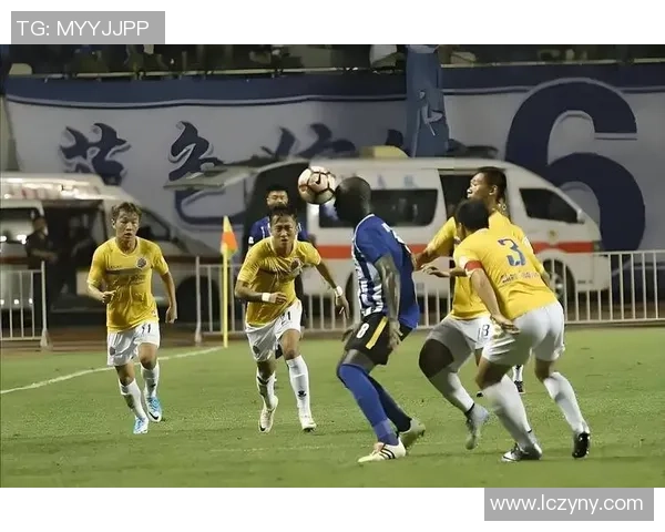 加拉塔萨雷与沙尔克04精彩对决瞬间回顾与分析 加拉塔萨雷与沙尔克04精彩对决瞬间回顾与分析