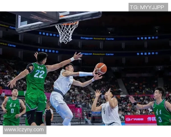 恶劣!辽宁小篮球赛多位家长冲出场群殴 拽头发飞踢影响极坏 恶劣!辽宁小篮球赛多位家长冲出场群殴 拽头发飞踢影响极坏